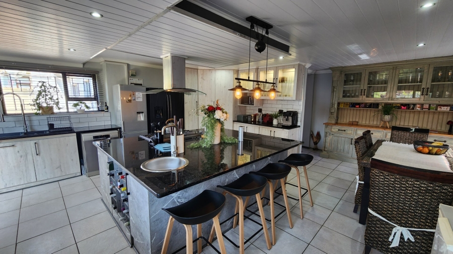 3 Bedroom Property for Sale in Bayview Western Cape